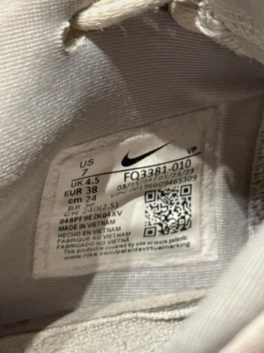 Nike Women’s Low-Top Sneakers in Light Beige with Black Swoosh